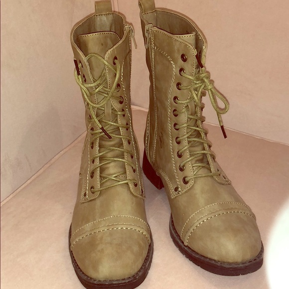 Shoes - Tan Combat Boots